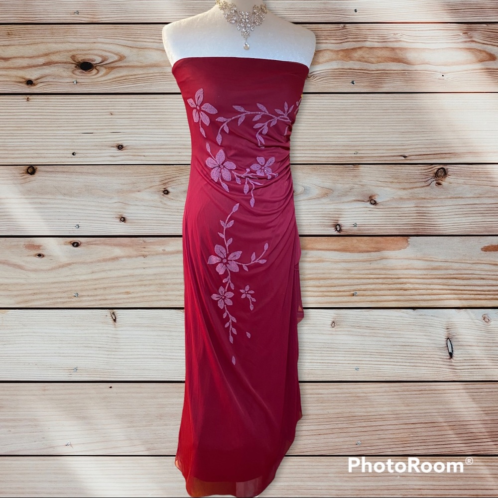 MARIPOSA PROM/FORMAL BURGUNDY STRAPLESS DRESS